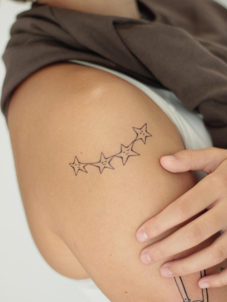 Fine line star tattoo by queer artist in lisbon