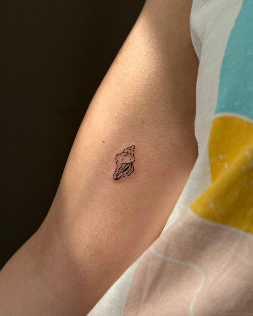 Fine line shell tattoo by queer artist in lisbon